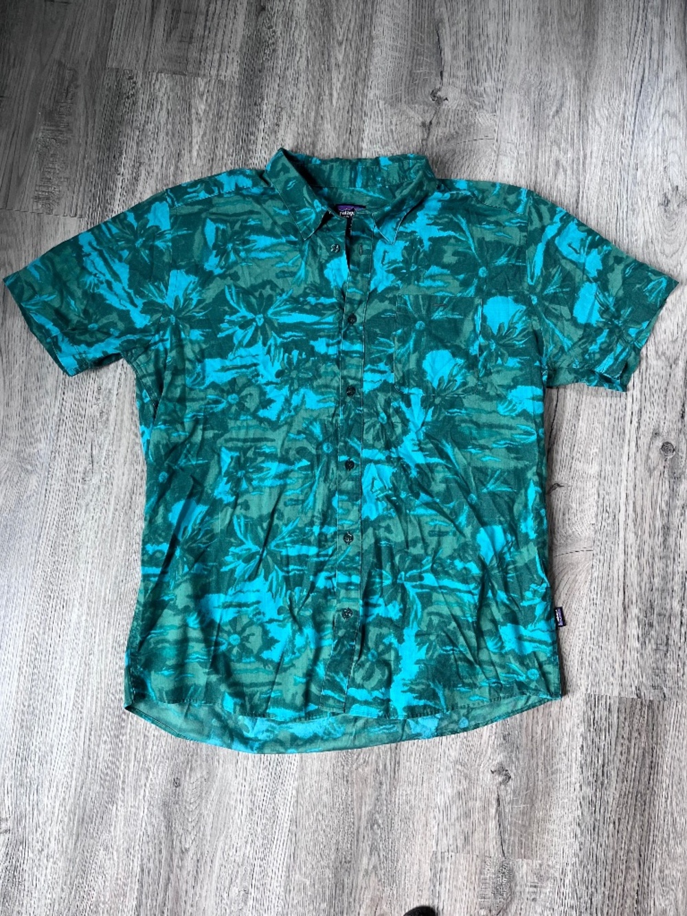 Patagonia Men's Go To Shirt "Cliffs and Waves: Conifer Green" XL short sleeve